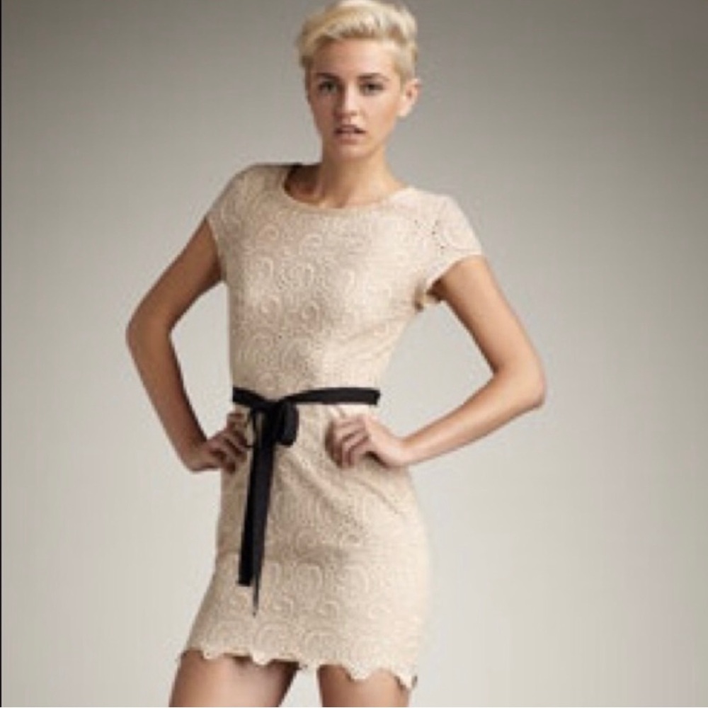 Robbi & Nikki Off White, Lace Dress with Black Satin Ribbon Belt Size M NWT